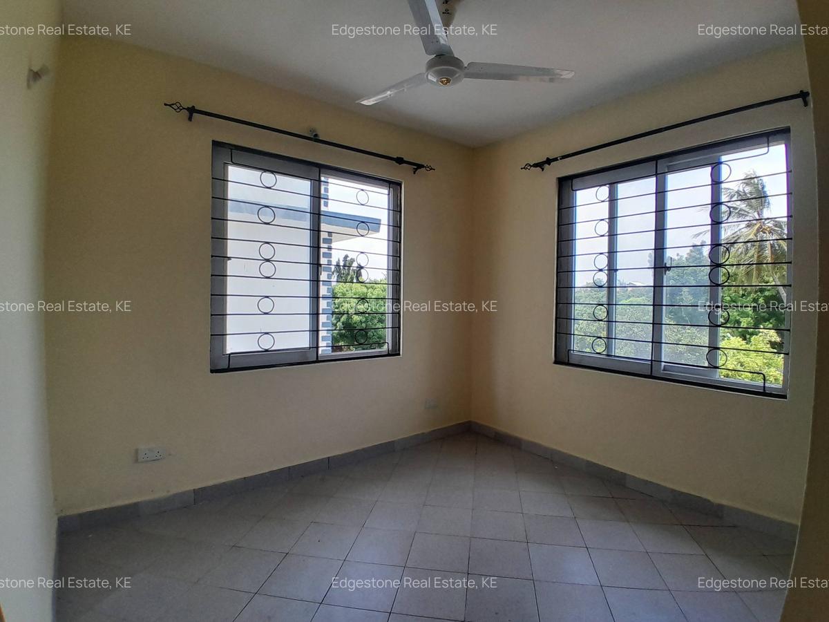2 Bed Apartment with En Suite in Mtwapa - 12