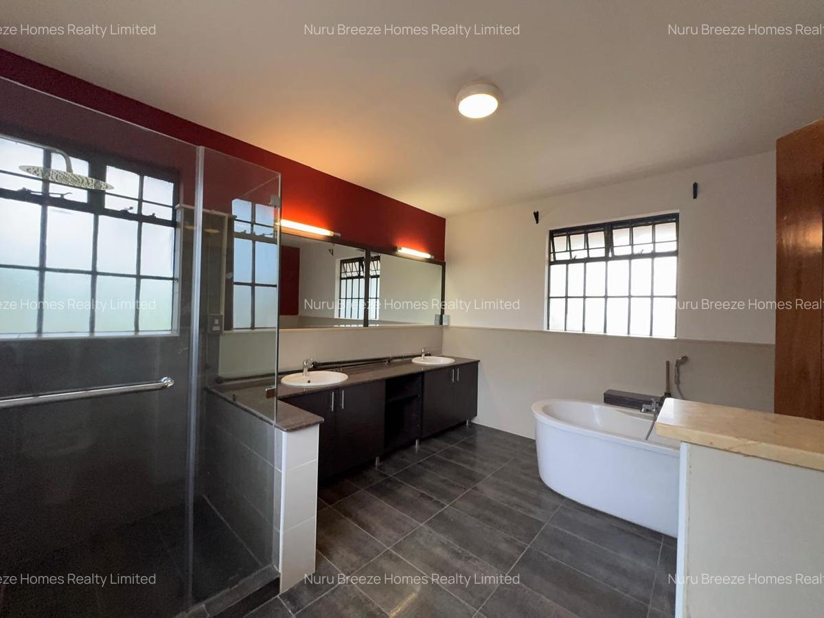 4 Bed House with En Suite in Runda - 8