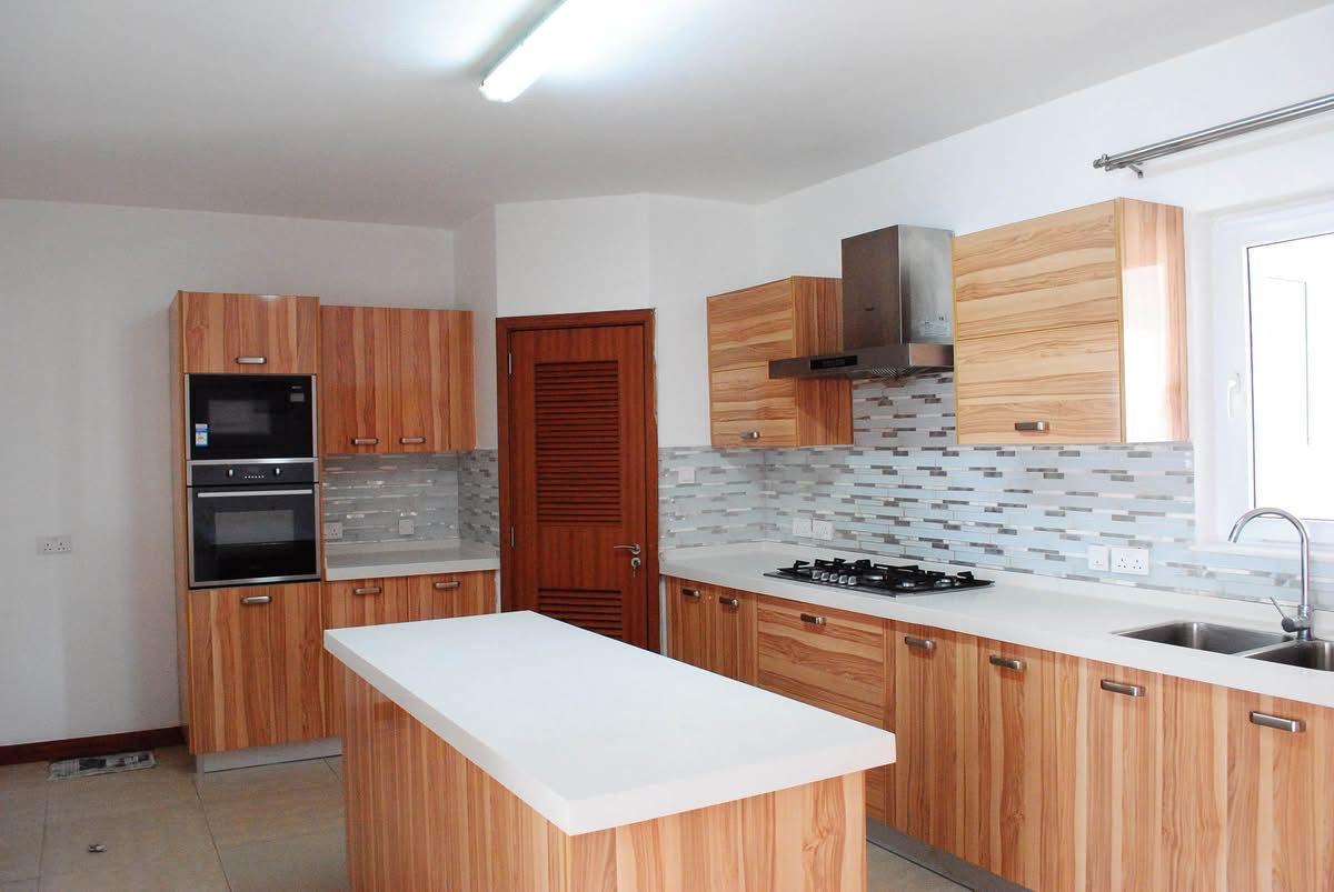 3 Bed Apartment with En Suite at Lavington - 1