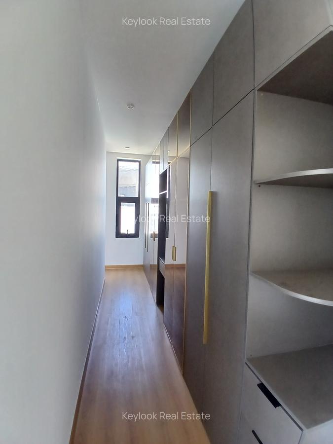 5 Bed Townhouse with En Suite at Lavington Green - 8