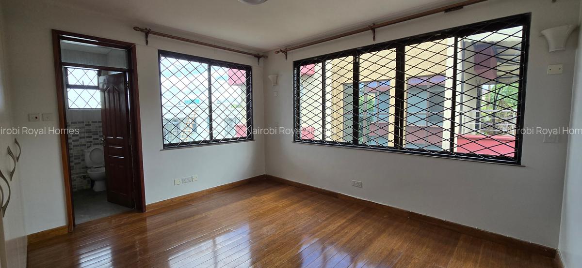 5 Bed Townhouse with En Suite at Lavington Road - 17