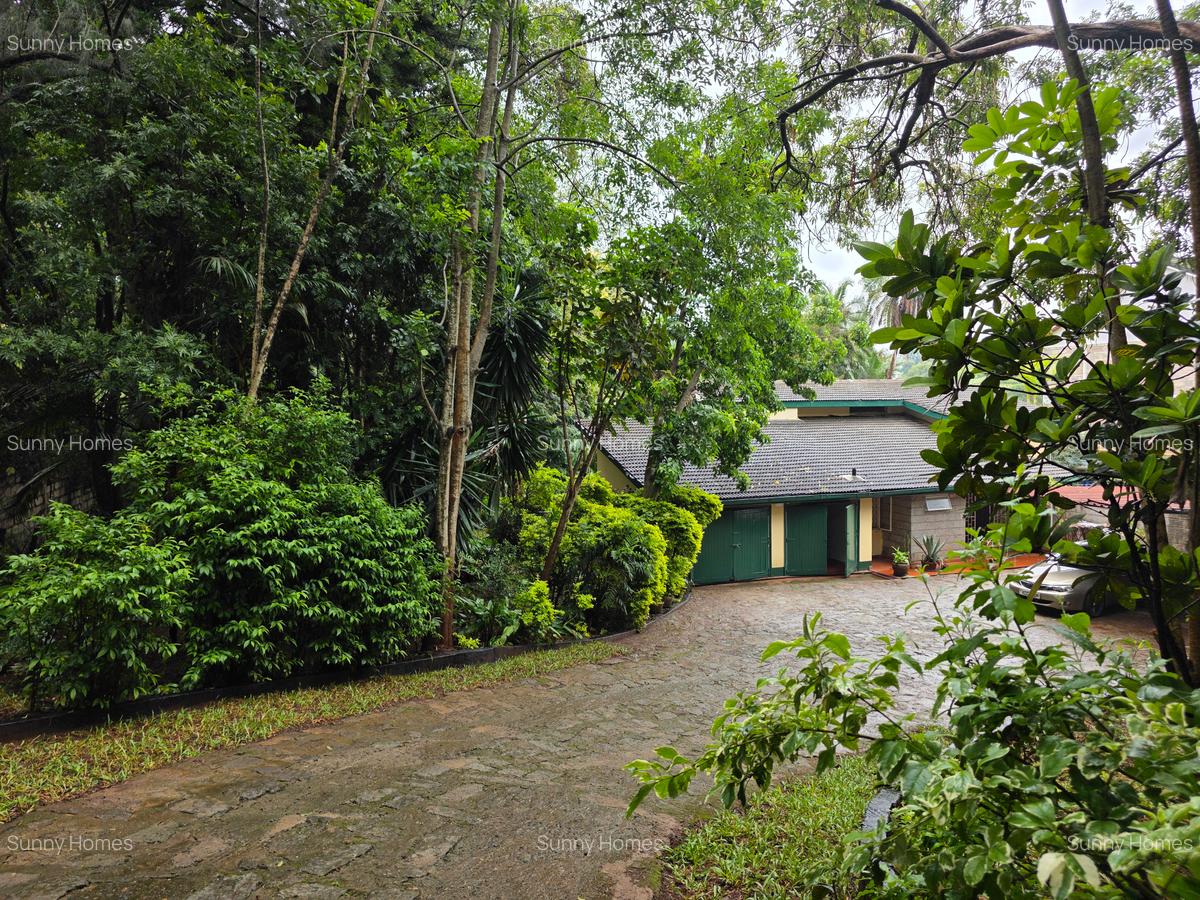 4 Bed House with En Suite at Lavington Green - 3