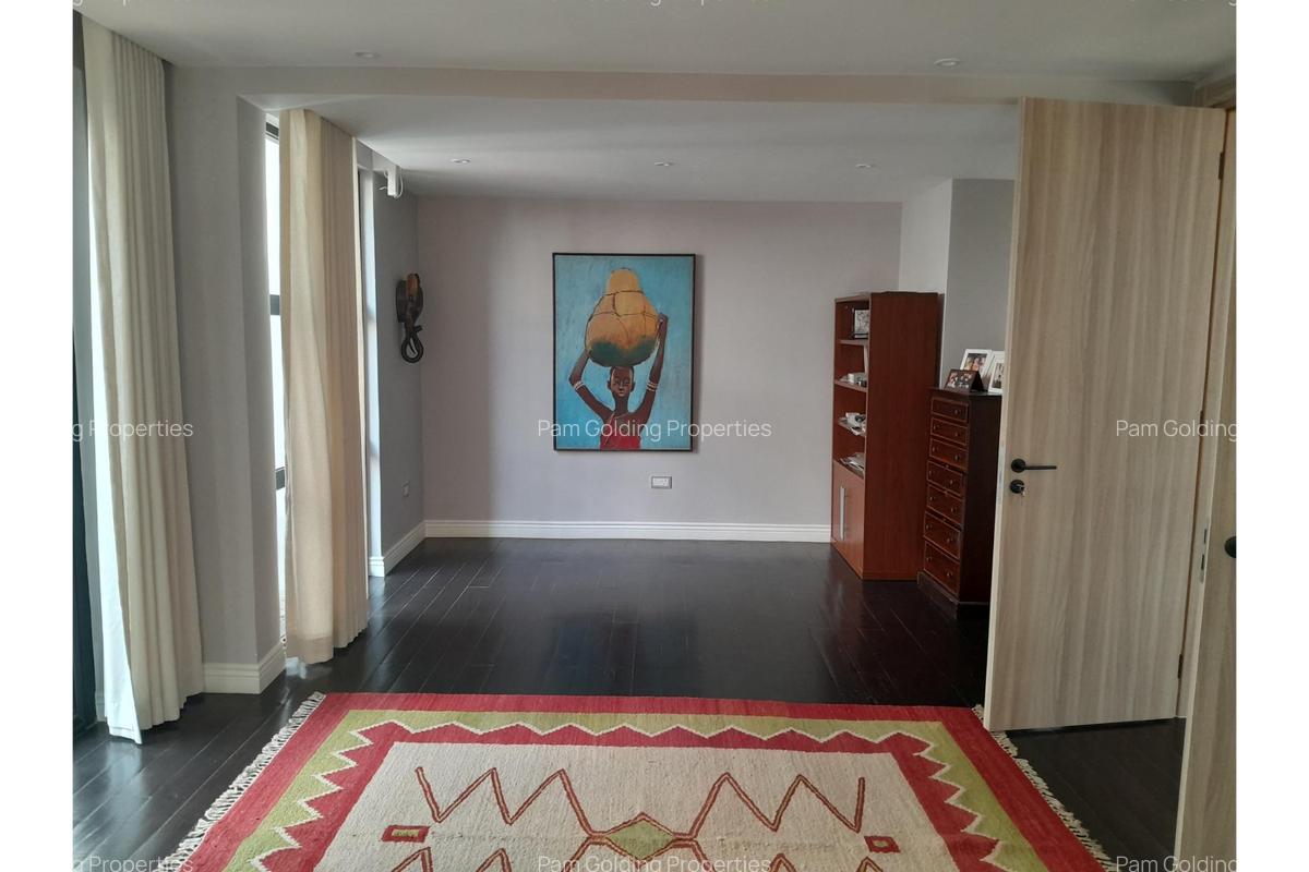 6 Bed Villa with En Suite at Palm Valley - 19
