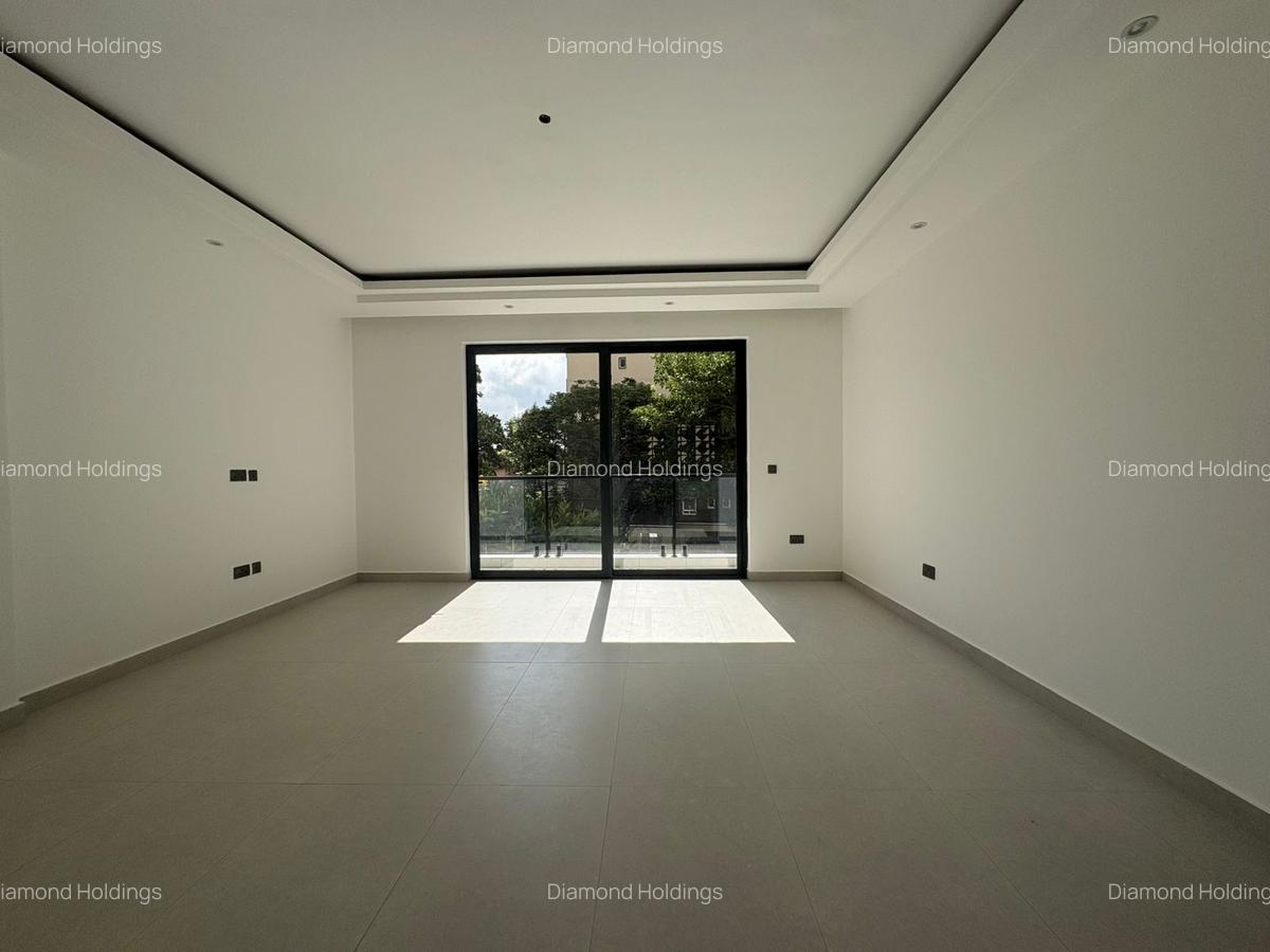 2 Bed Apartment with En Suite at Brookside - 4