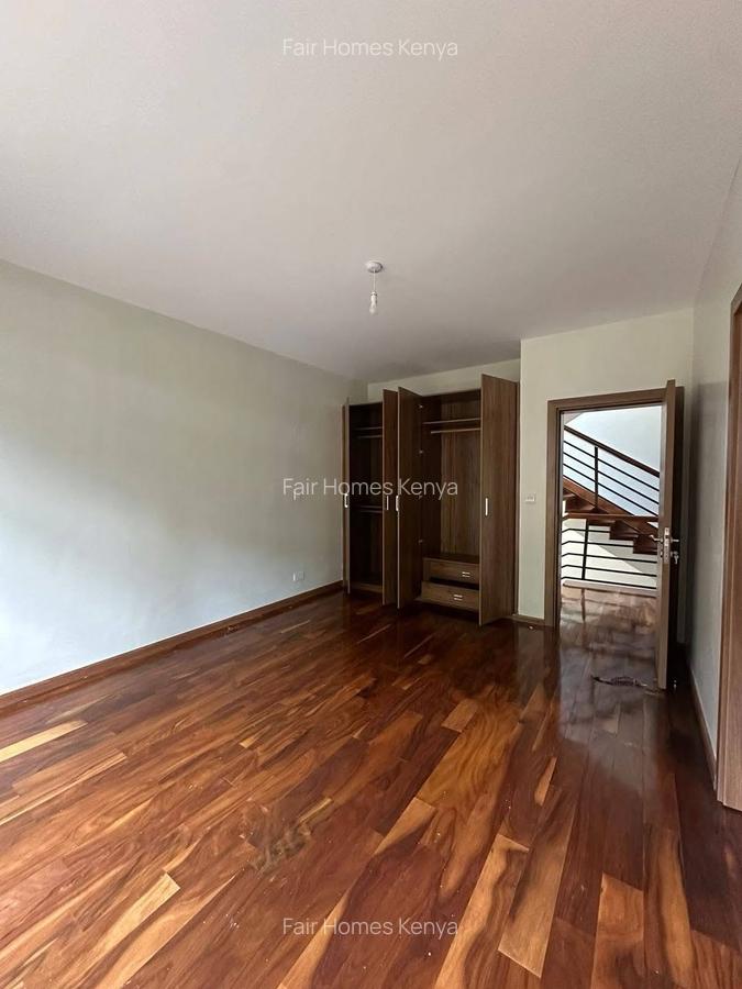 5 Bed Townhouse with En Suite at Lavington Green - 13