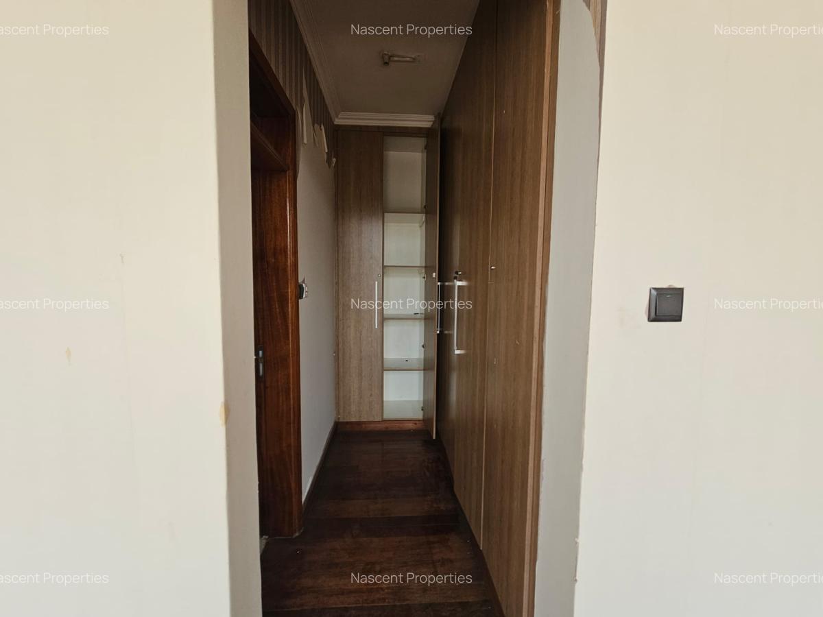 5 Bed Townhouse with En Suite in Lavington - 7