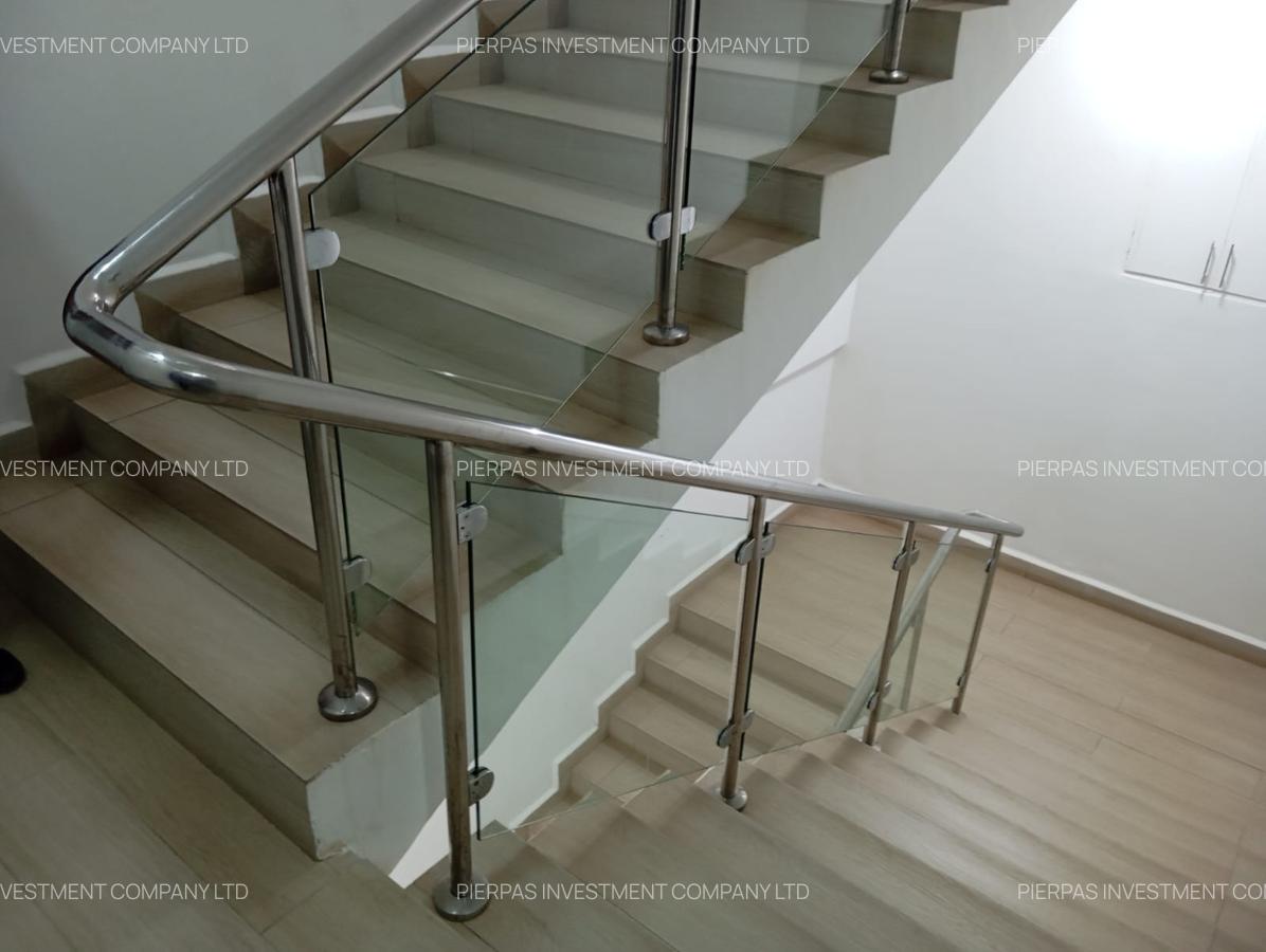 Serviced 3 Bed Apartment with En Suite in Riverside - 13