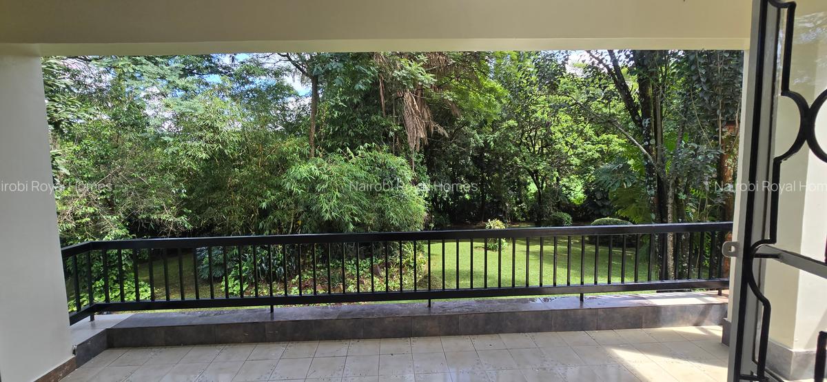 5 Bed House with En Suite at Un Crescent - 14