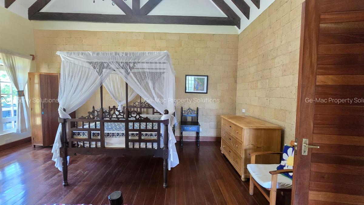 4 Bed House with En Suite in Runda - 20