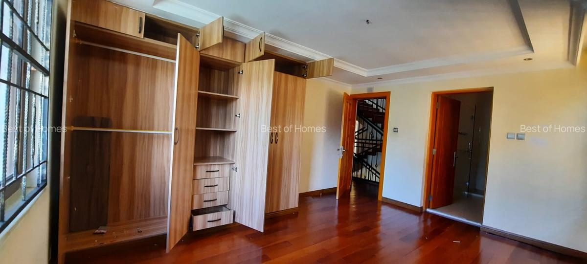 5 Bed Townhouse with En Suite in Lavington - 12