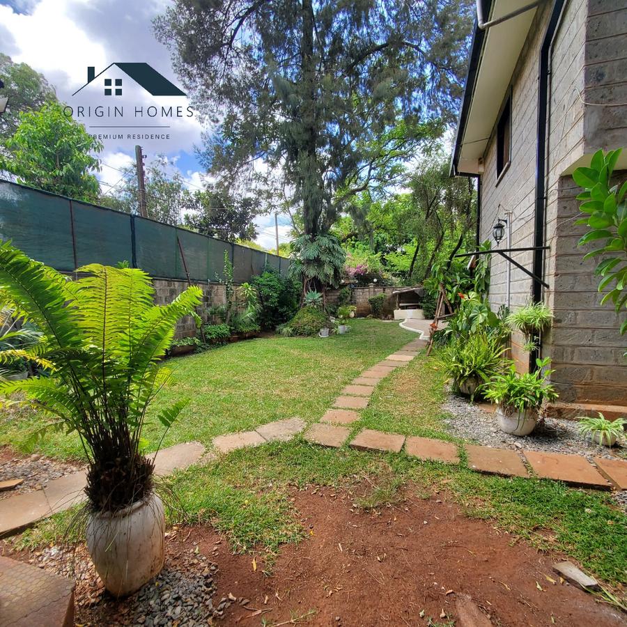 5 Bed Townhouse with En Suite at Lavington - 2