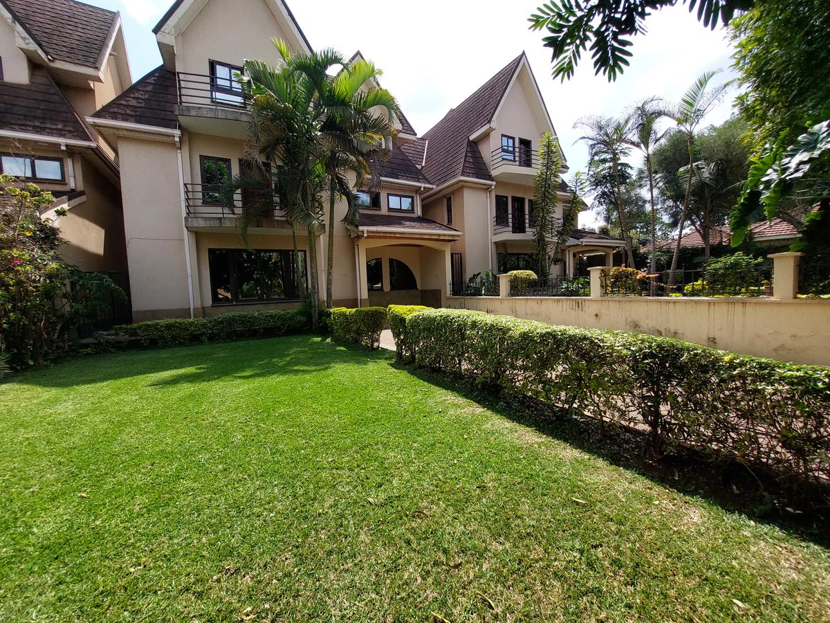 5 Bed Townhouse with En Suite at Lavington - 3