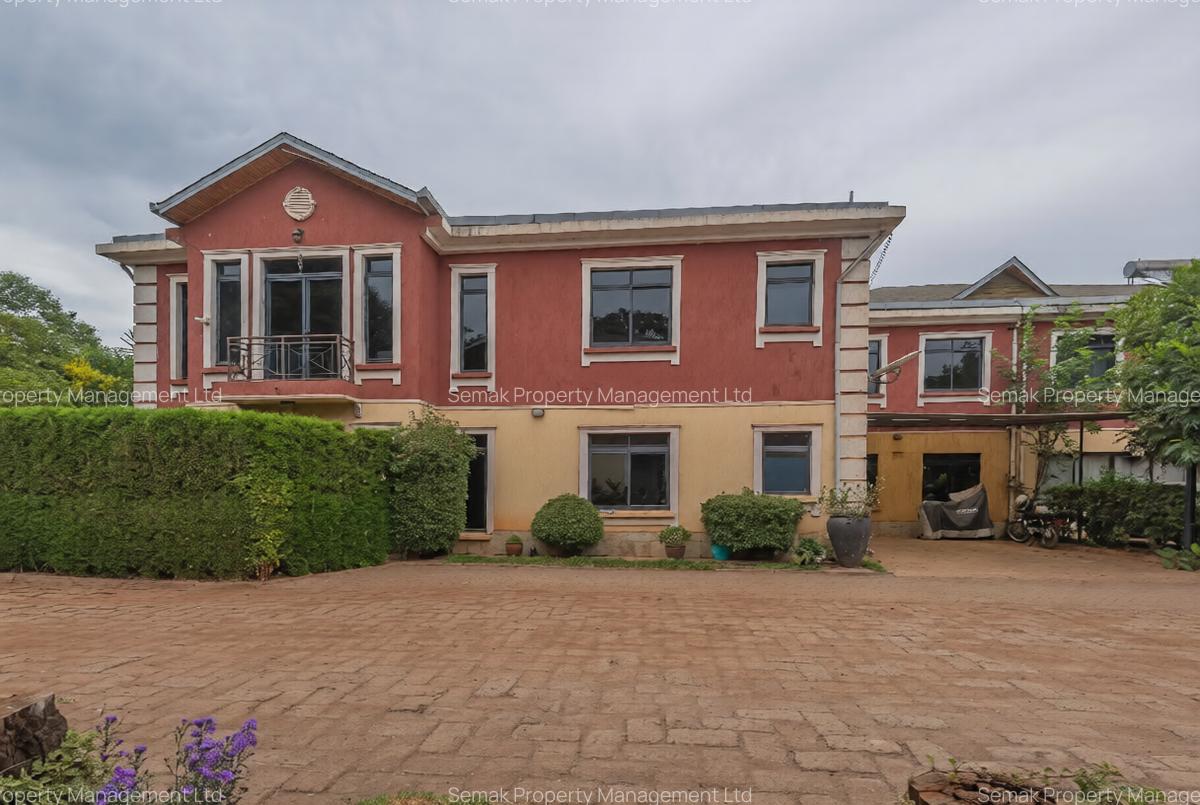 5 Bed Townhouse with En Suite in Lavington - 2