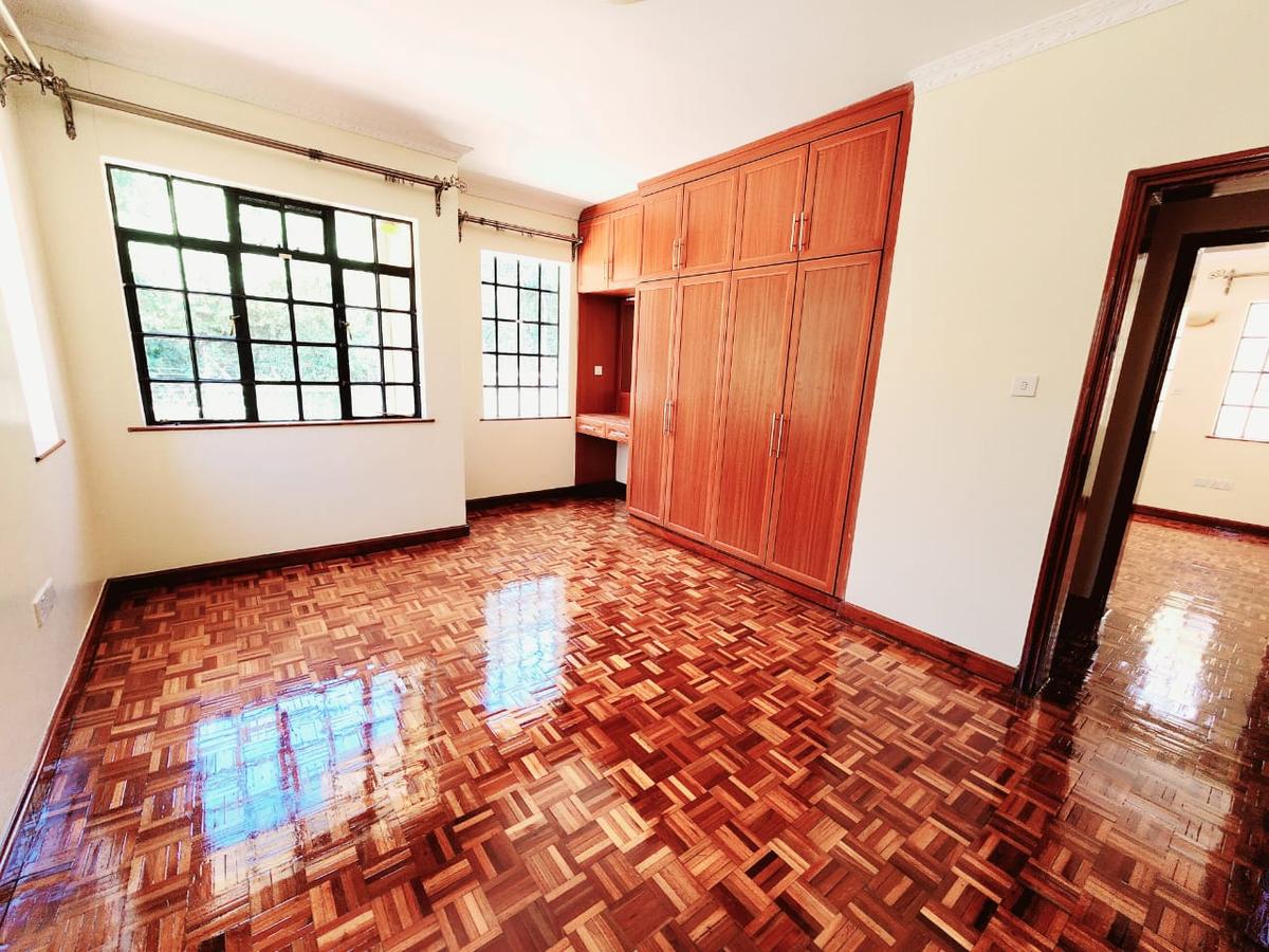 4 Bed Townhouse with En Suite at Lavington - 4 4 Bed Townhouse with En Suite at Lavington - 4