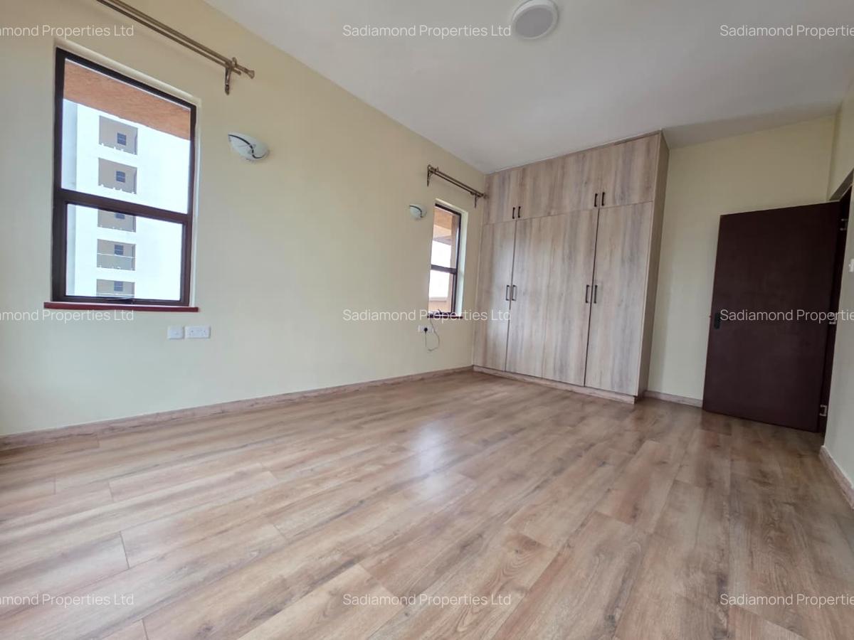 3 Bed Apartment with En Suite in Parklands - 9