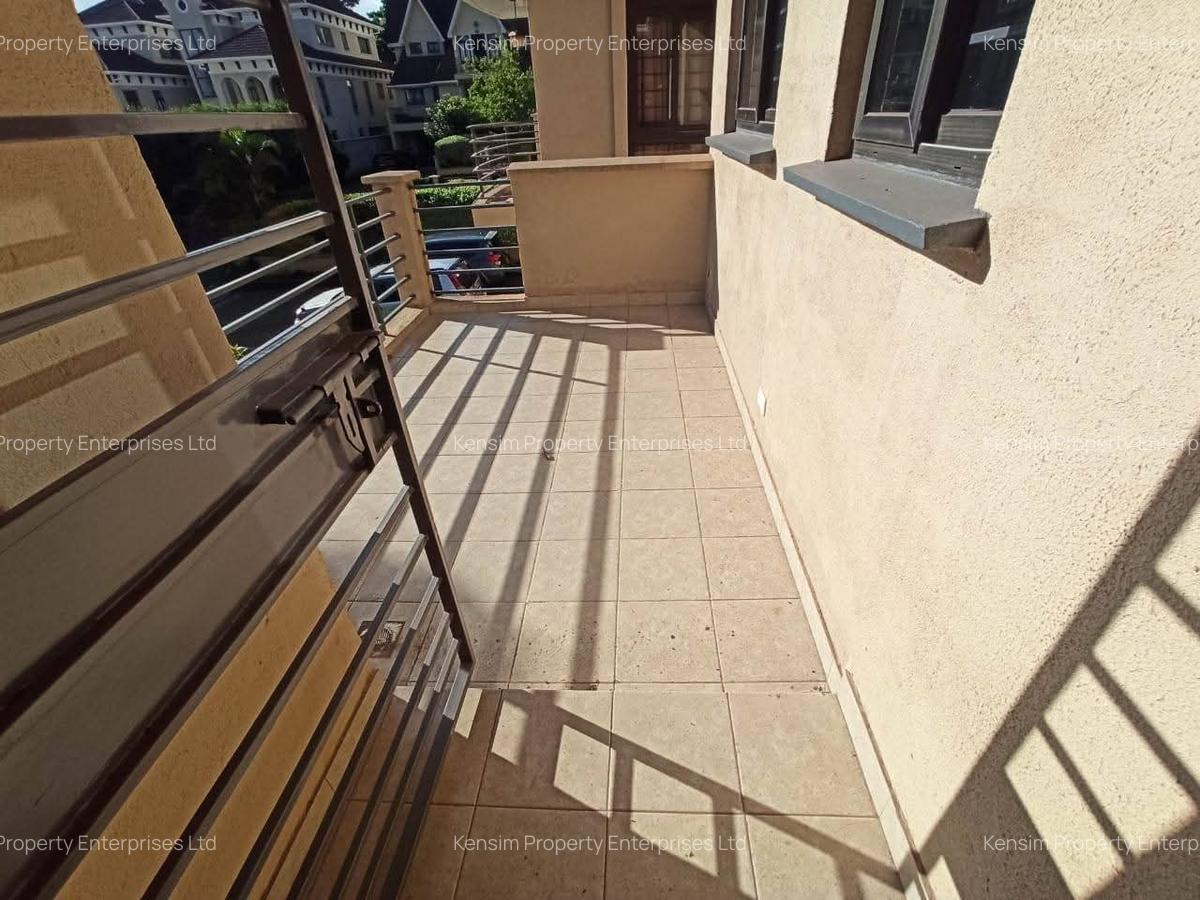 5 Bed Townhouse with En Suite in Lavington - 3