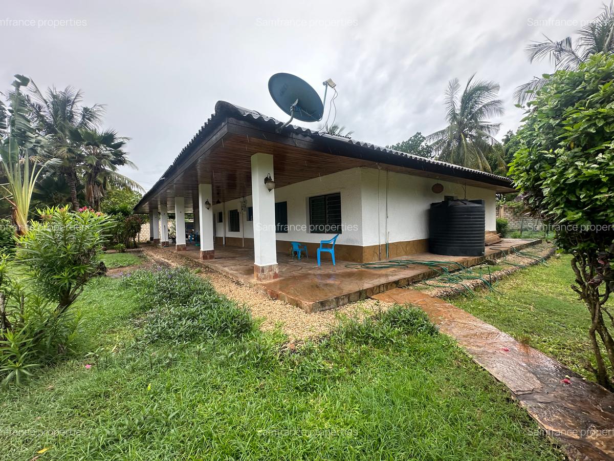 4 Bed Villa with En Suite at Diani Beach Road - 3