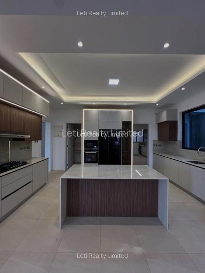 5 Bed Villa with En Suite in Lavington - 4