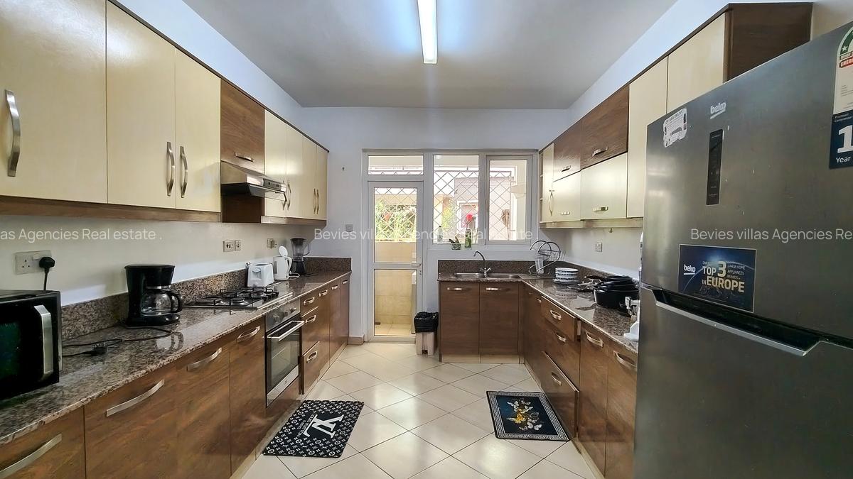 2 Bed Apartment with En Suite at Brookside - 2