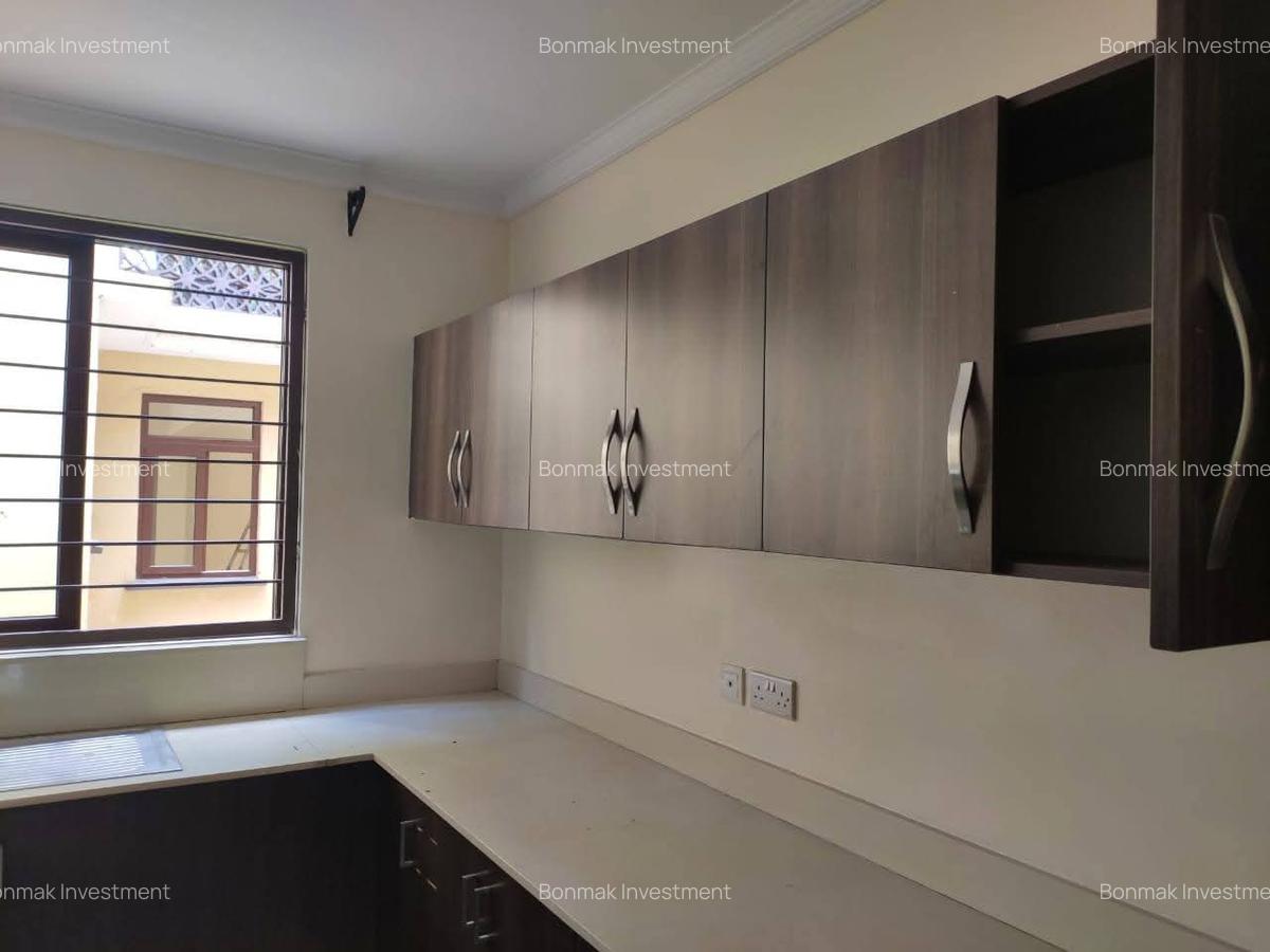 5 Bed Townhouse with En Suite at Maji Mazuri Estate - 6