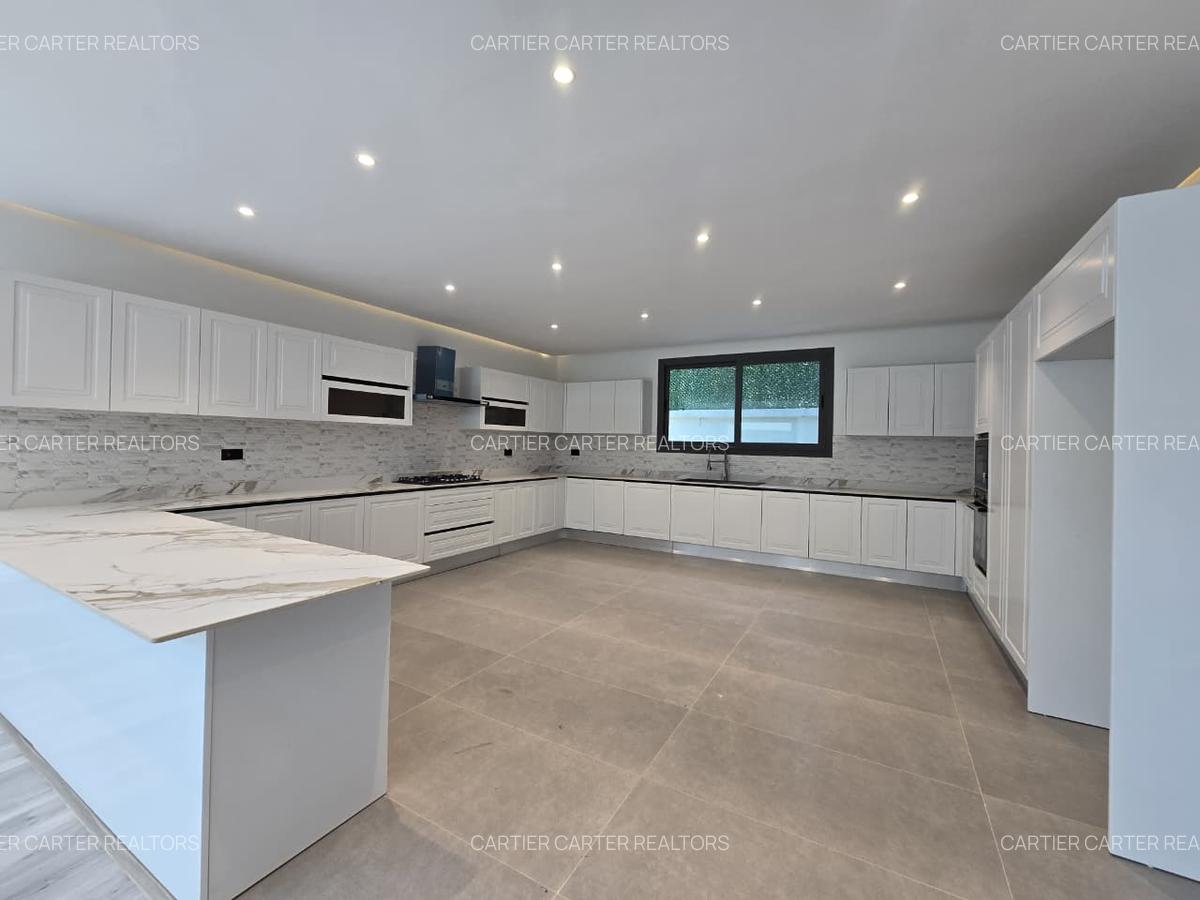 6 Bed Villa with En Suite in Lavington - 9