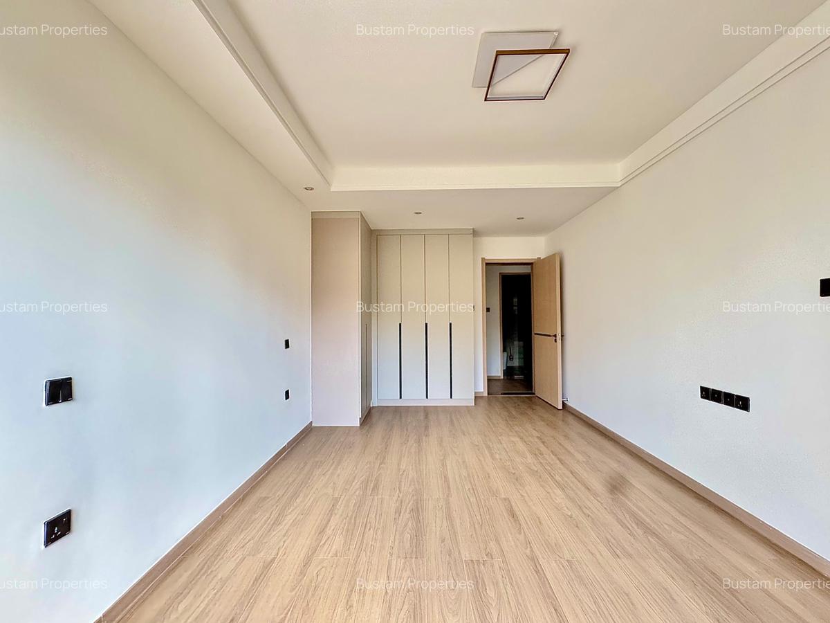 3 Bed Apartment with En Suite in Riverside - 10