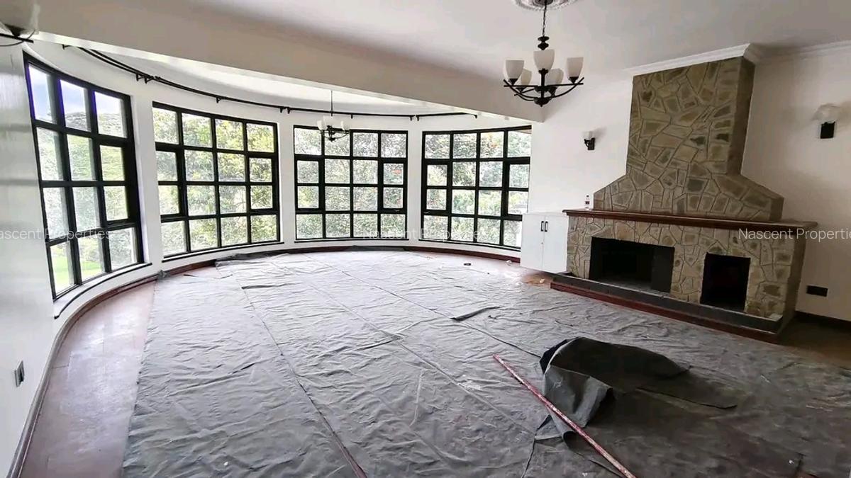 5 Bed House with En Suite in Ridgeways - 12