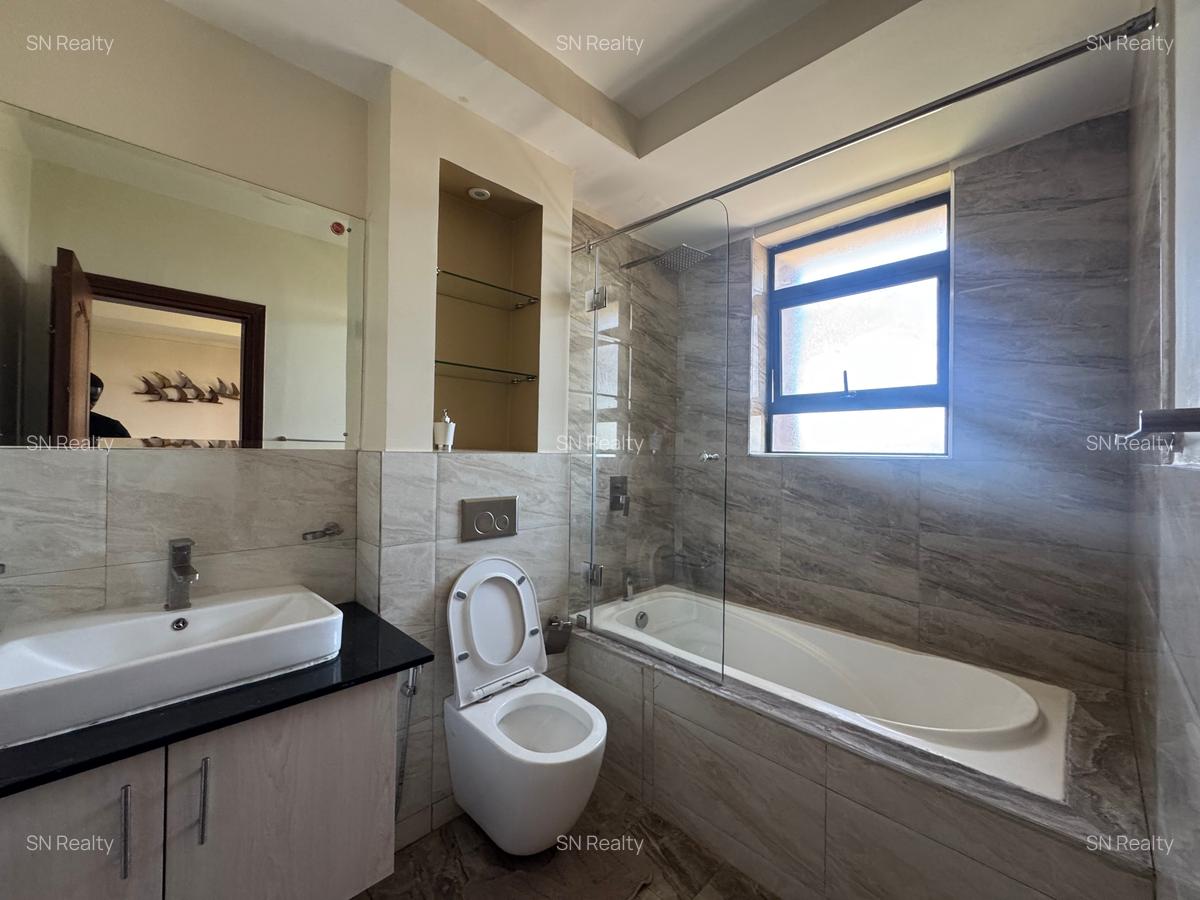 Furnished 3 Bed Apartment with En Suite in Riverside - 13