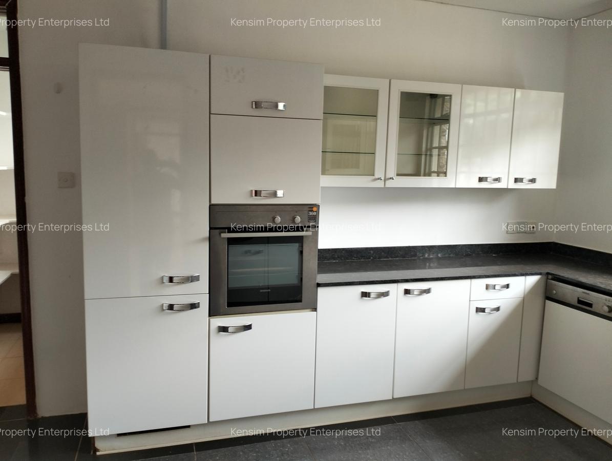 4 Bed Townhouse with En Suite in Nyari - 8