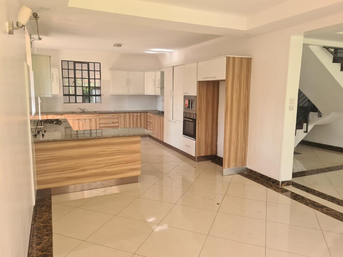 4 Bed Townhouse with En Suite at Kirawa Road - 11