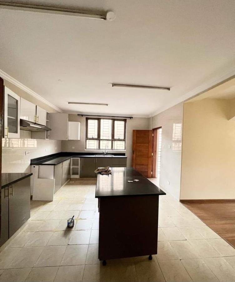 5 Bed Townhouse with En Suite in Lavington - 5