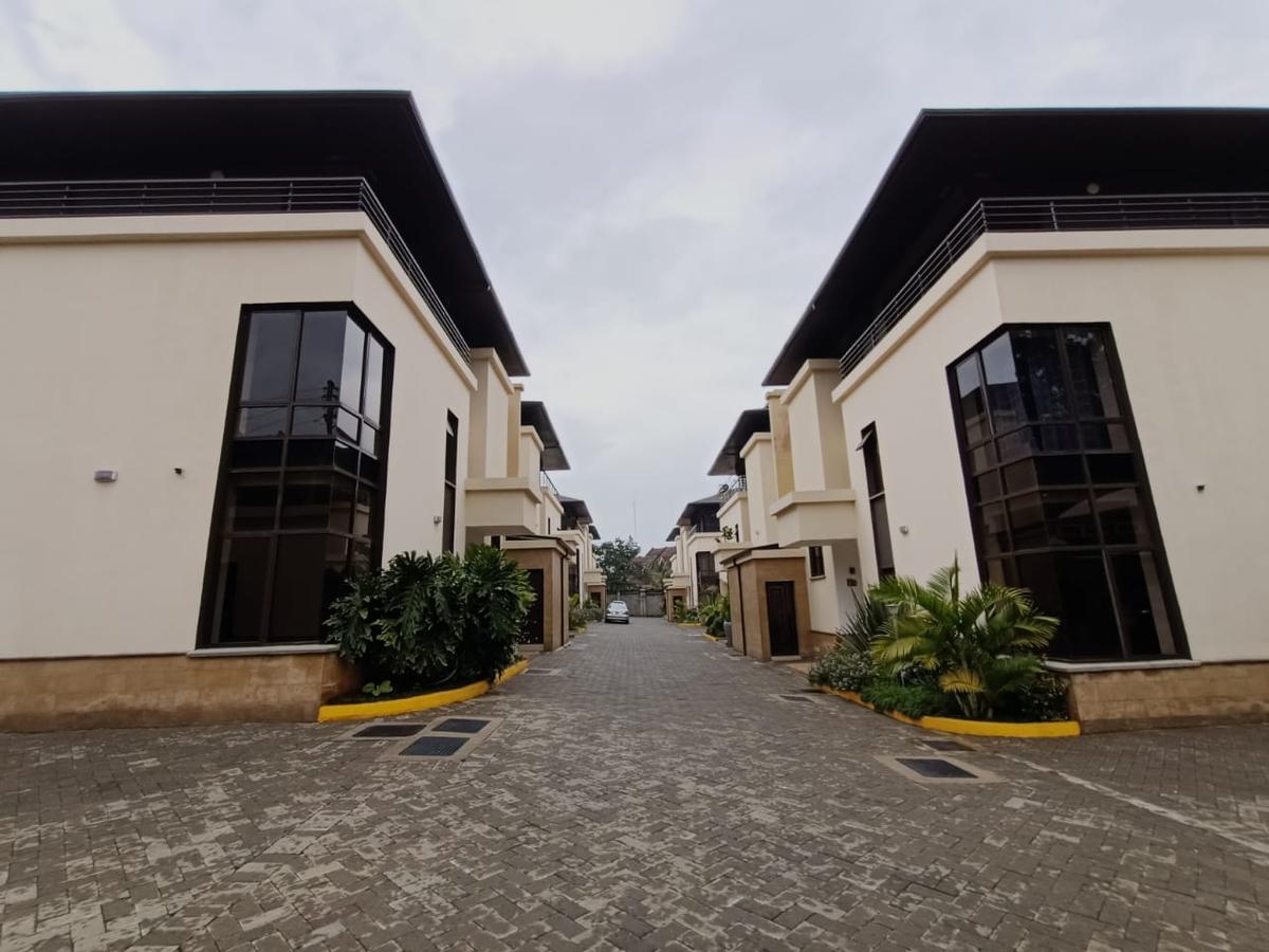 4 Bed Townhouse with En Suite at Othaya Road - 2