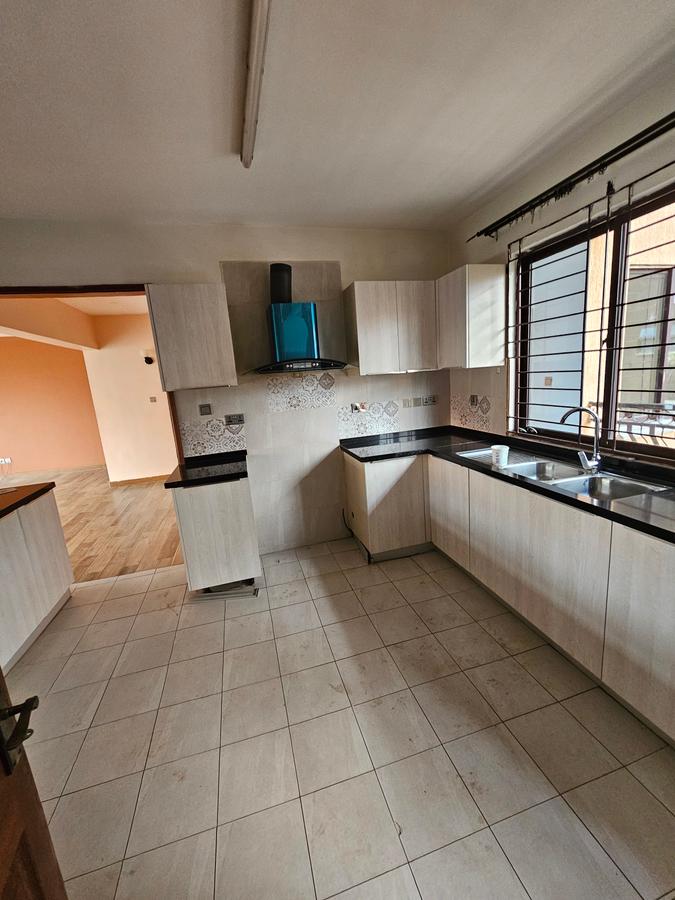 3 Bed Apartment with En Suite at Lavington - 5