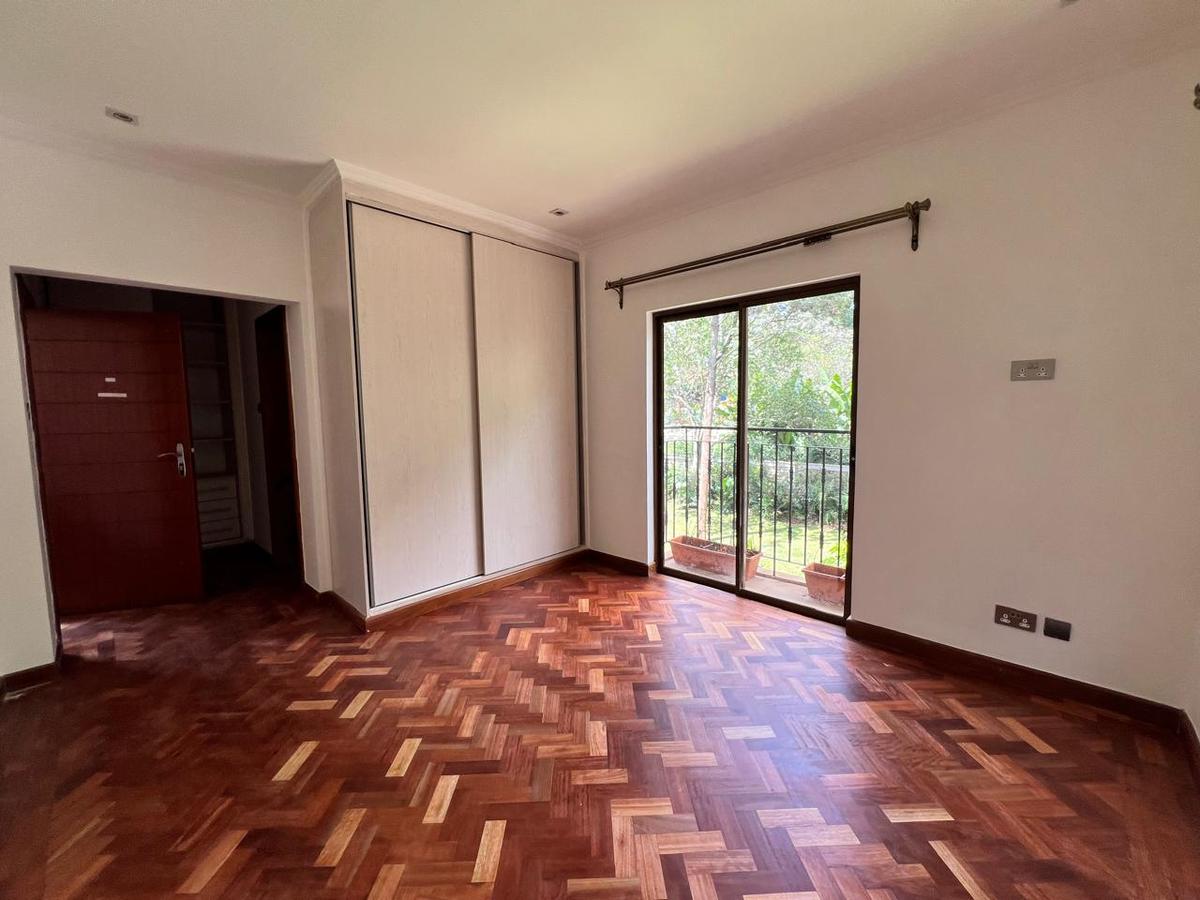 5 Bed Townhouse with En Suite in Lavington - 2