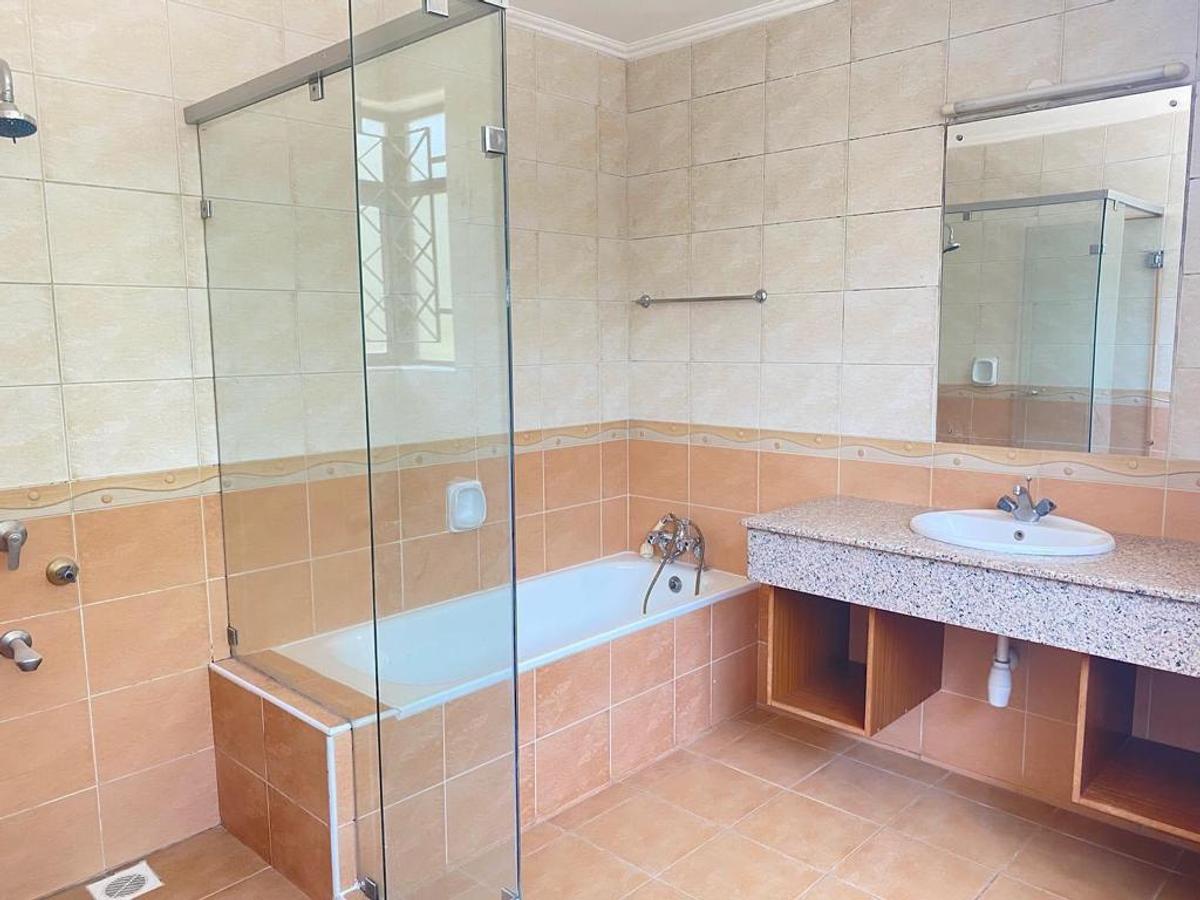 5 Bed Townhouse with En Suite in Lavington - 7