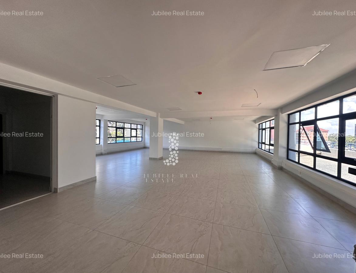 1,130 ft² Commercial Property with Service Charge Included in Parklands - 1