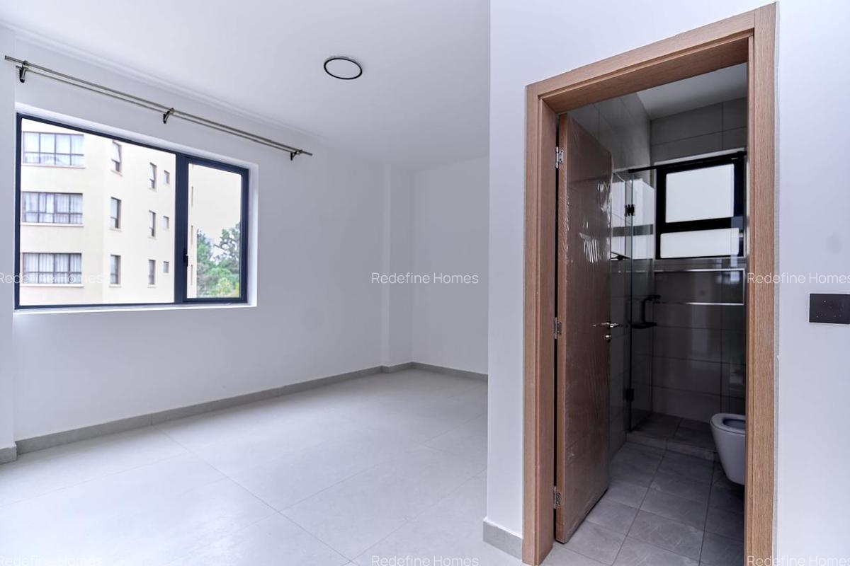 2 Bed Apartment with En Suite in Brookside - 5