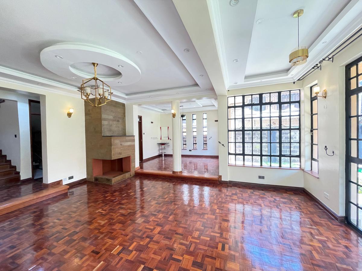 5 Bed Townhouse with En Suite in Lavington - 3