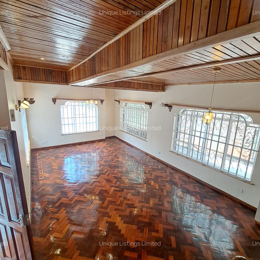 4 Bed Villa with En Suite in Spring Valley - 6