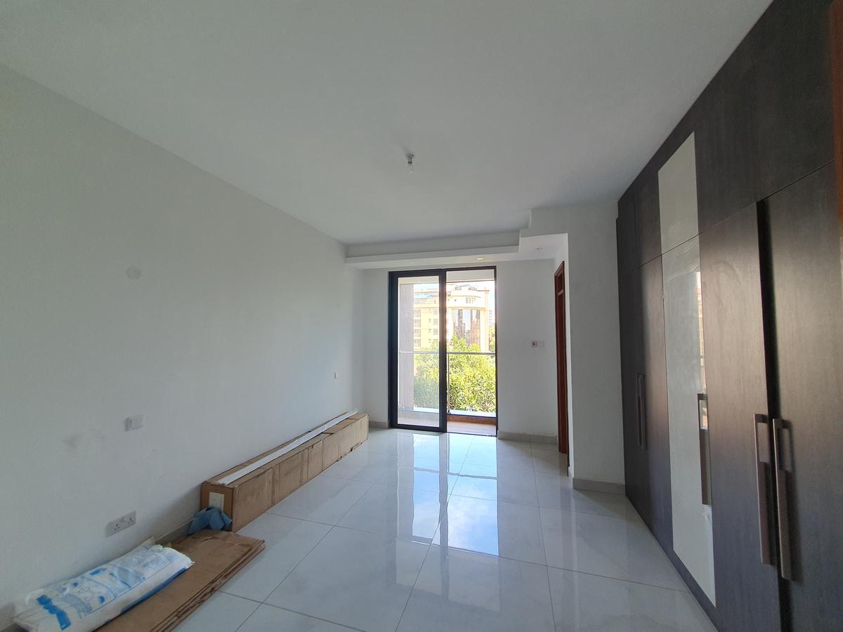 4 Bed Apartment with En Suite in Parklands - 8