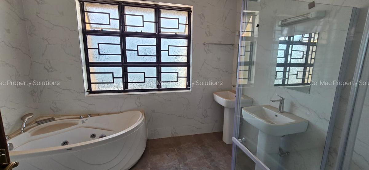 5 Bed Townhouse with En Suite in Lavington - 17