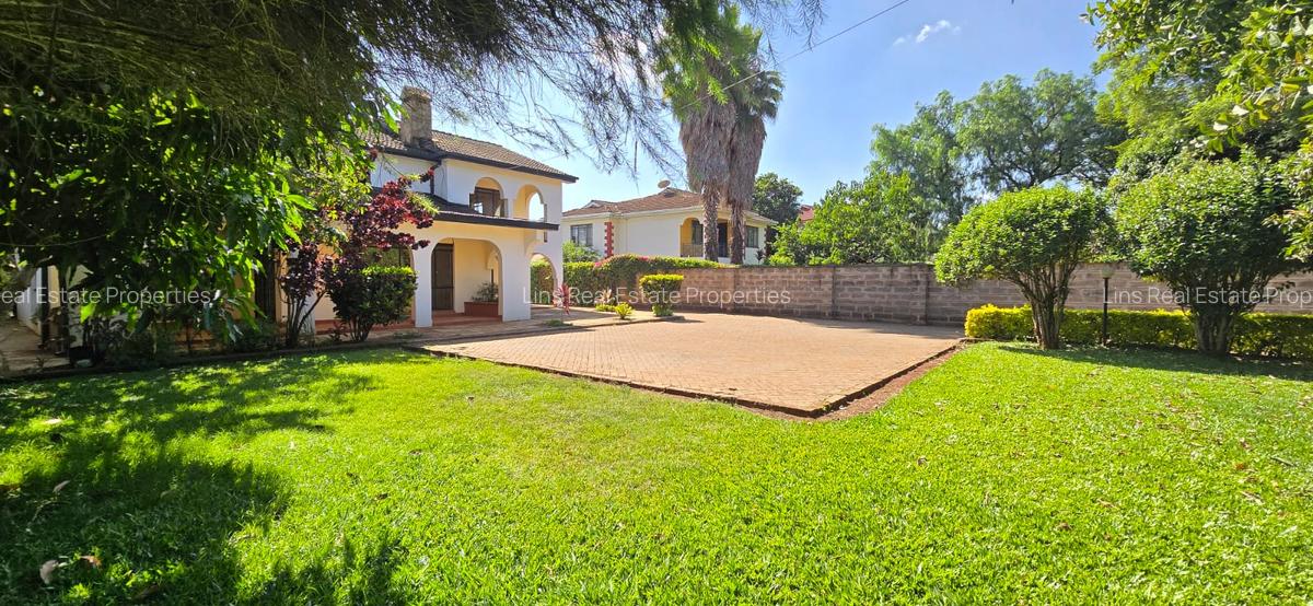 4 Bed House with En Suite in Mountain View - 3