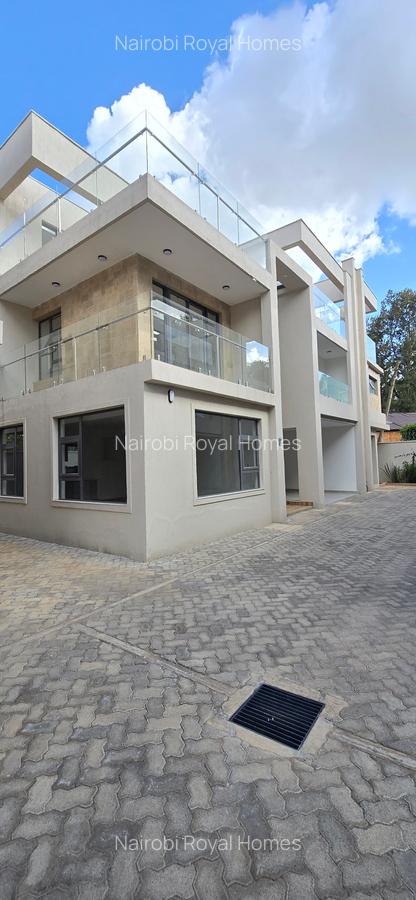 6 Bed Townhouse with En Suite at Lavington Green - 1