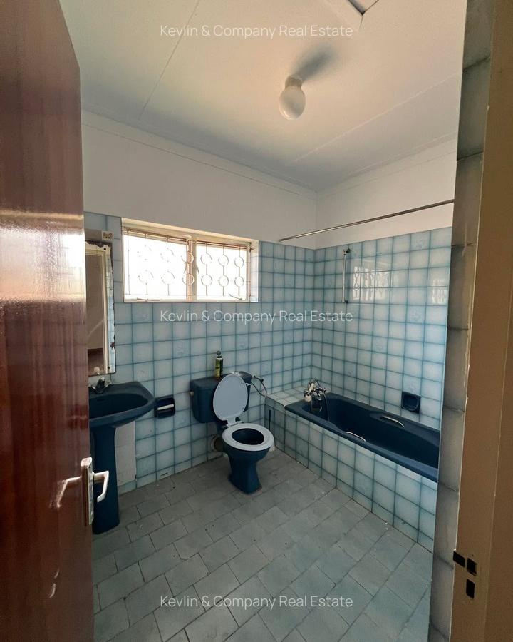 4 Bed Townhouse with En Suite in Lavington - 10