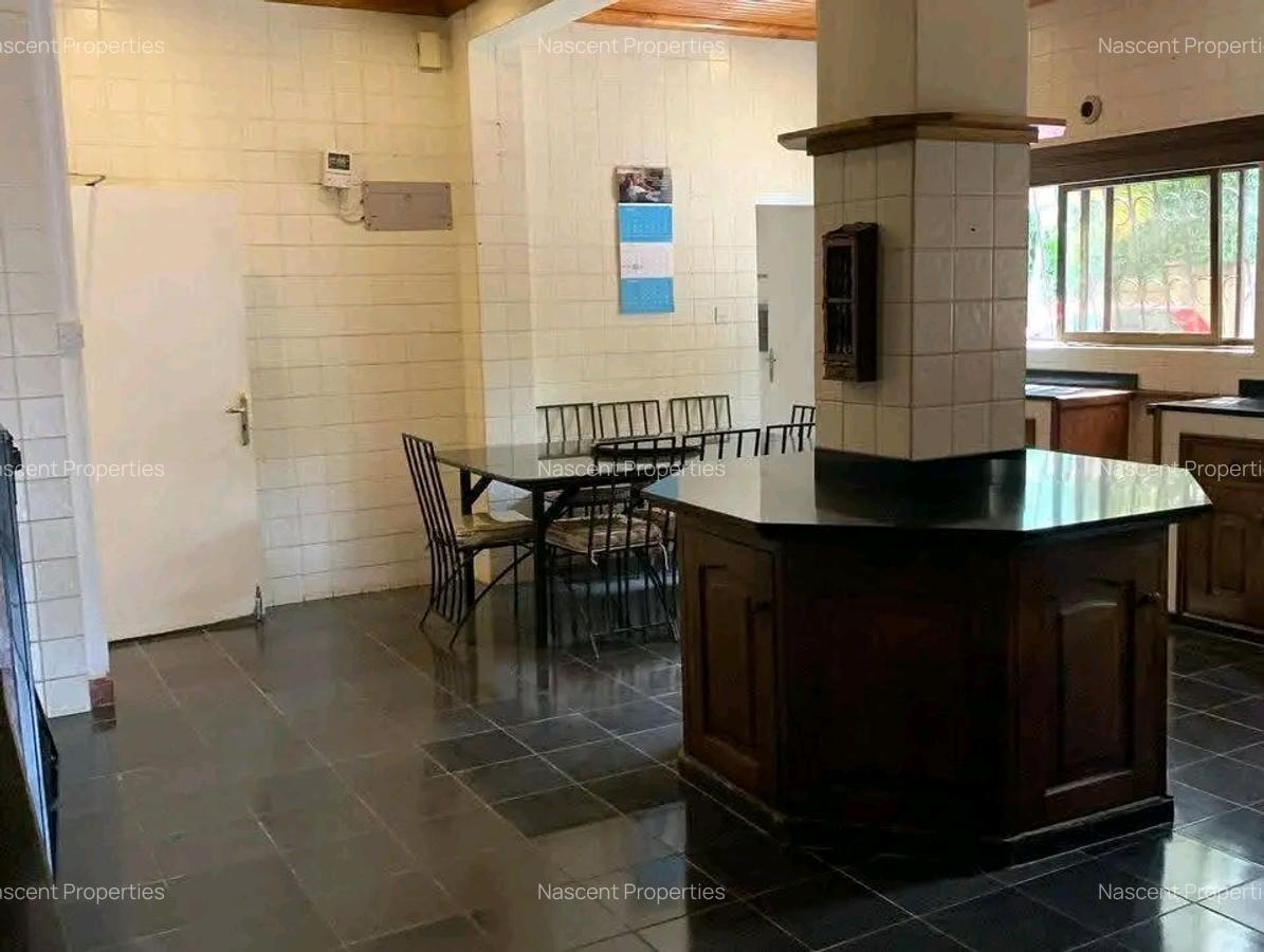 4 Bed House with En Suite in Spring Valley - 11