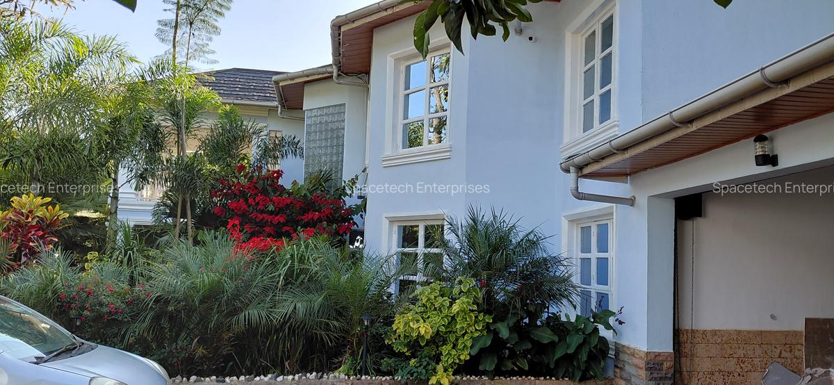 5 Bed House with En Suite in Runda - 19