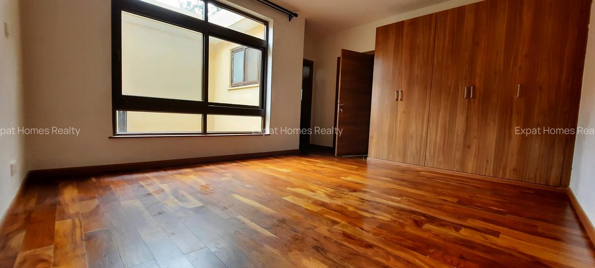 5 Bed Villa with En Suite in Lavington - 9