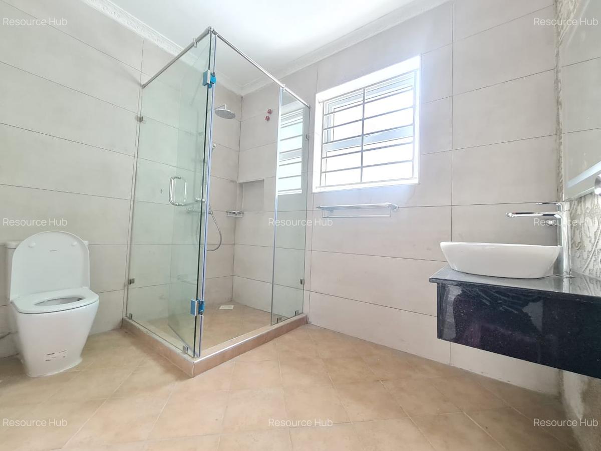 5 Bed Townhouse with En Suite at Rosslyn - 18