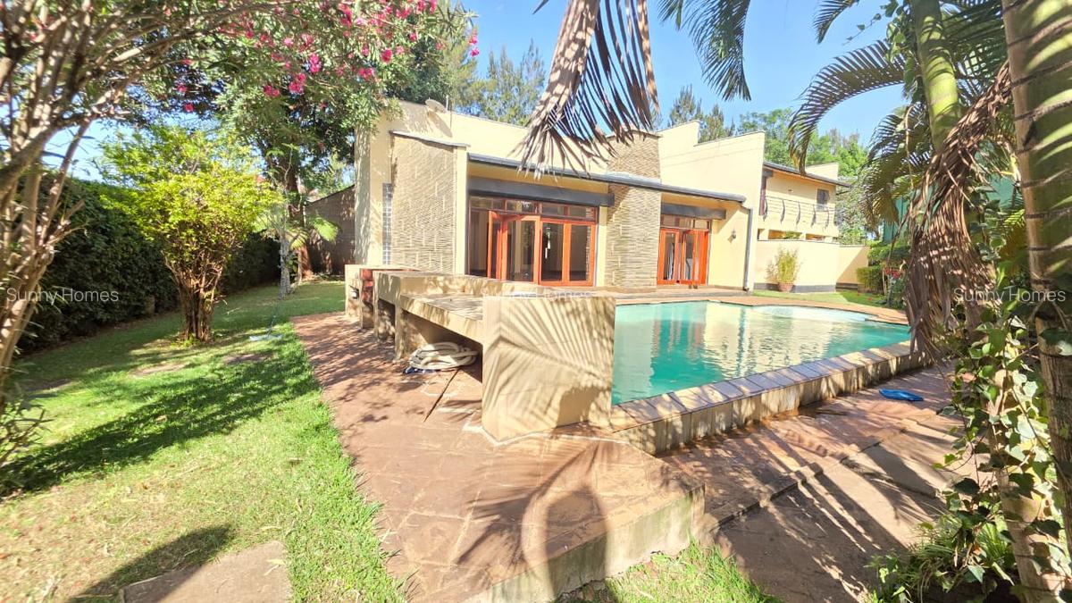 5 Bed House with En Suite at Runda. - 1