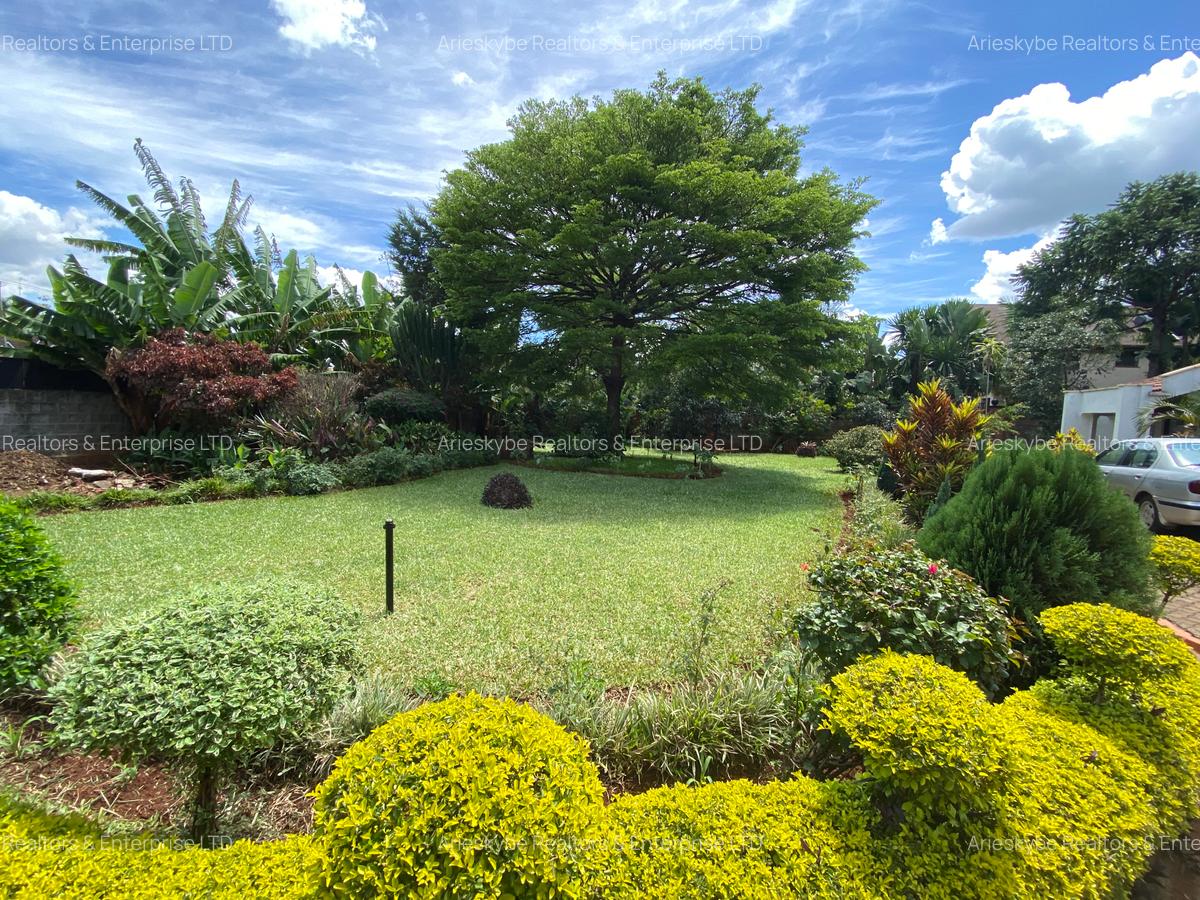 5 Bed Villa with En Suite in Runda - 2